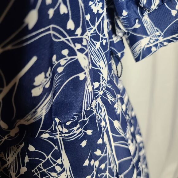 Vintage 70s Tulip Print Pleated Crochet Collar Dress - Picture 6 of 13